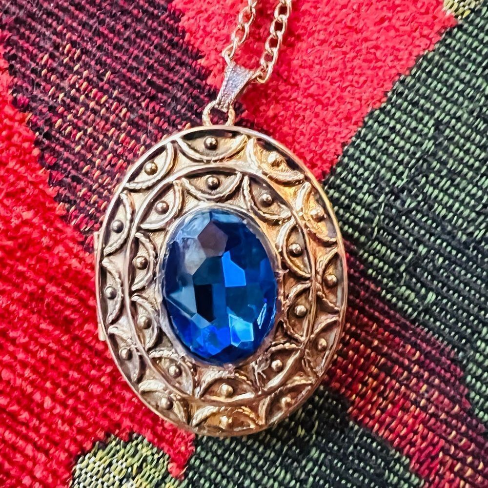 Vintage Jeweled Avon Solid Perfume Locket Necklace *Still Has Perfume!!! - Picture 4 of 10